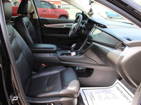 Used 2017 Cadillac XT5 Luxury w/ Driver Awareness Package image 9