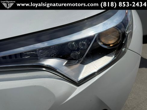Used 2018 Toyota C-HR XLE FWD image 29