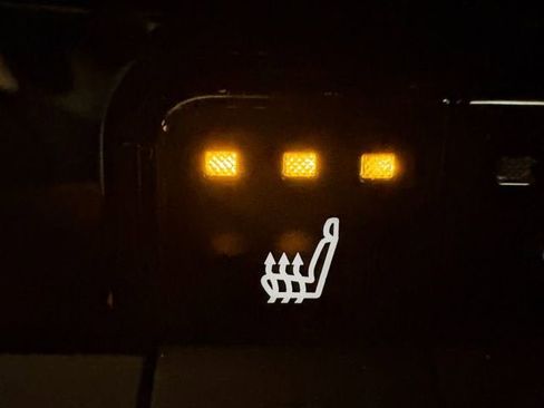 Used 2023 Toyota Crown Limited image 7