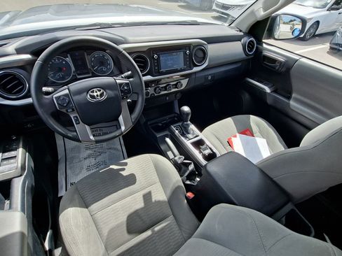 Used 2016 Toyota Tacoma SR5 w/ SR5 Appearance Package (SN) image 18