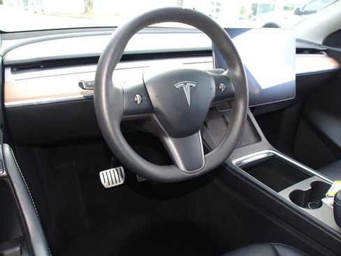 Used 2022 Tesla Model Y Performance AWD/4WD image 16