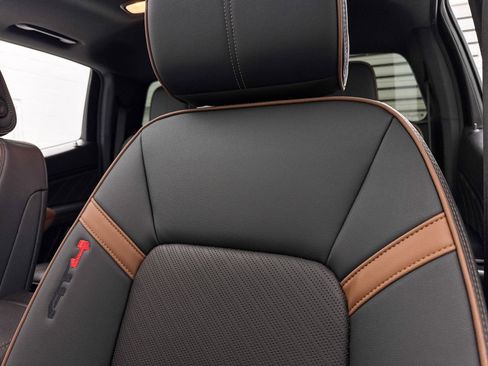 Used 2024 GMC Canyon AT4 w/ LPO, Off Road Lift Package image 5