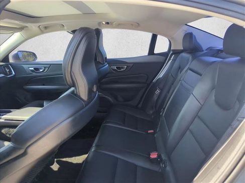 Used 2020 Volvo S60 T6 Momentum image 19