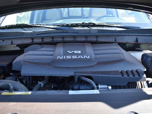 Used 2018 Nissan Titan SV w/ SV Convenience Package image 39