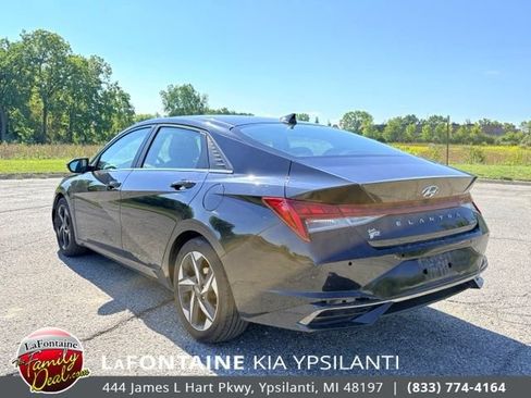 Used 2022 Hyundai Elantra Limited w/ Preferred Accessory Package FWD image 3