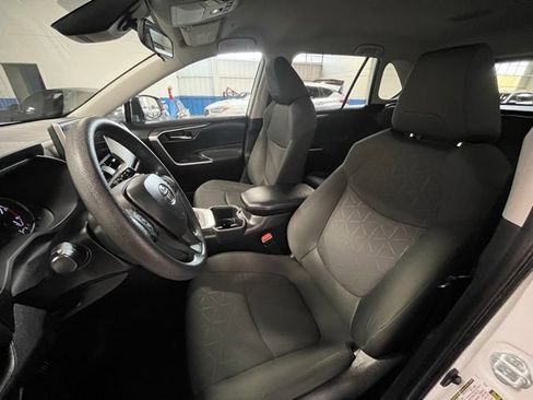 Used 2024 Toyota RAV4 XLE FWD image 21