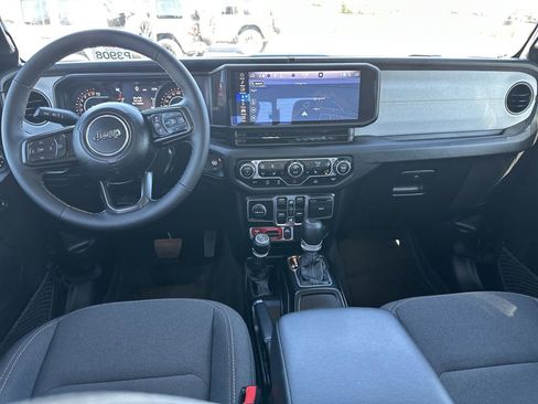 Used 2024 Jeep Gladiator Sport image 10