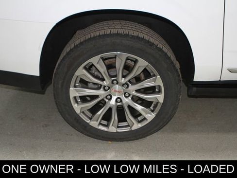 Used 2022 GMC Yukon XL Denali AWD/4WD image 5
