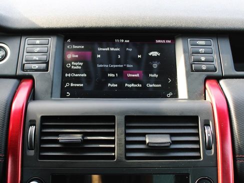 Used 2018 Land Rover Discovery Sport HSE image 21