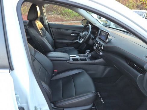 Used 2022 Nissan Sentra SR w/ SR Premium Package image 12