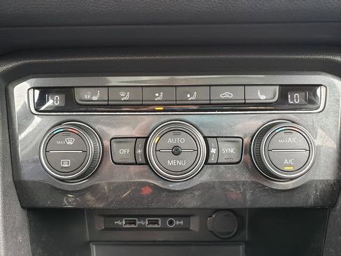 Used 2020 Volkswagen Tiguan SEL AWD/4WD image 23