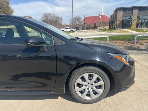 Used 2024 Toyota Corolla LE FWD image 4
