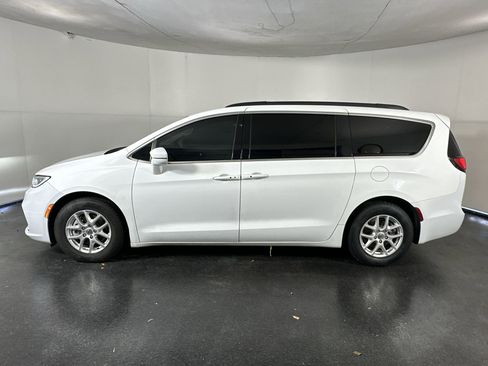 Used 2022 Chrysler Pacifica Touring-L image 7