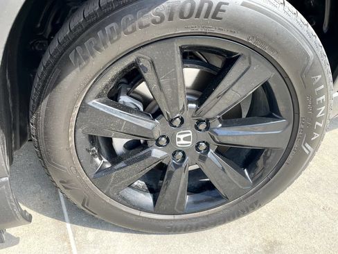 Certified 2025 Honda Pilot Black Edition image 6