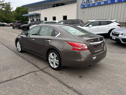 Used 2013 Nissan Altima 3.5 SV image 5