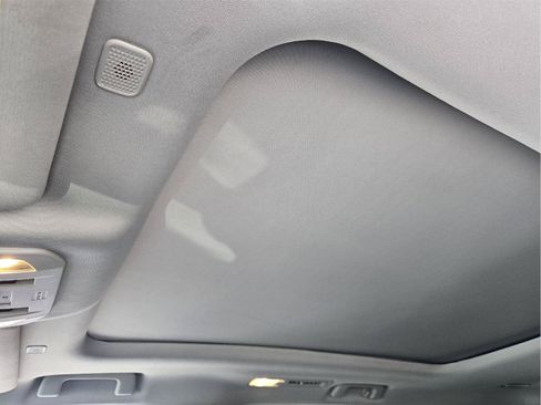 Used 2023 Toyota Highlander Platinum FWD image 24