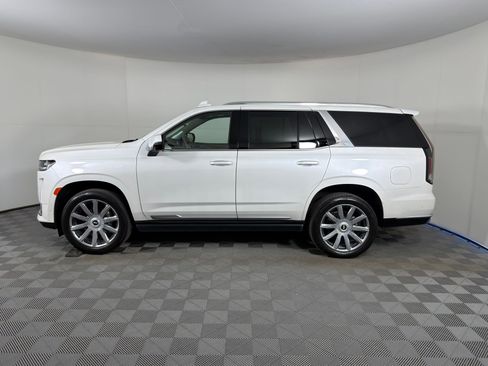 Used 2024 Cadillac Escalade Premium Luxury Platinum image 2