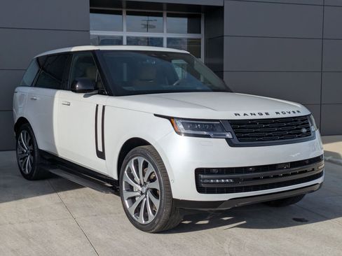 New 2025 Land Rover Range Rover SE image 3