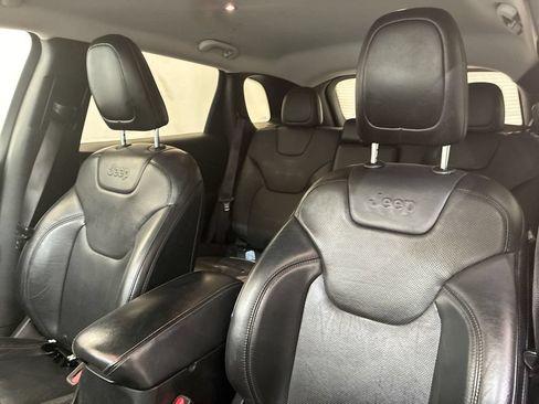 Used 2019 Jeep Cherokee Limited AWD/4WD image 10