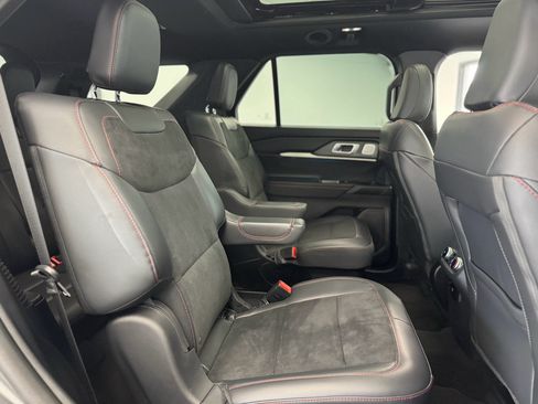 Used 2025 Ford Explorer ST AWD/4WD image 32
