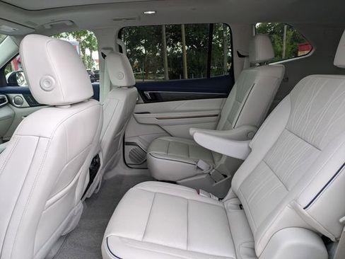 Used 2025 Buick Enclave Avenir w/ Super Cruise Package FWD image 15