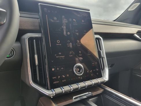 New 2026 GMC Acadia Denali Ultimate w/ LPO, Floor Liner Package image 17