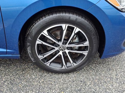 Used 2024 Volkswagen Jetta Sport image 9