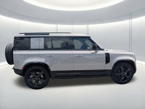 Used 2026 Land Rover Defender 110 X-Dynamic SE AWD/4WD image 4