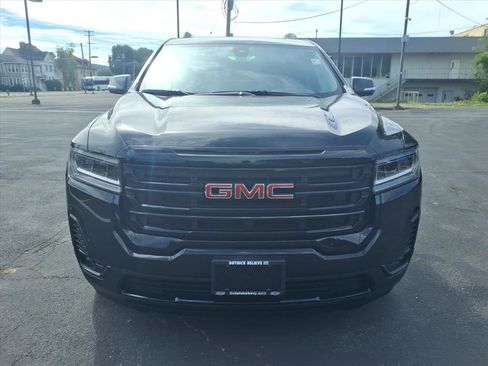 Used 2023 GMC Acadia SLT w/ Elevation Edition image 8