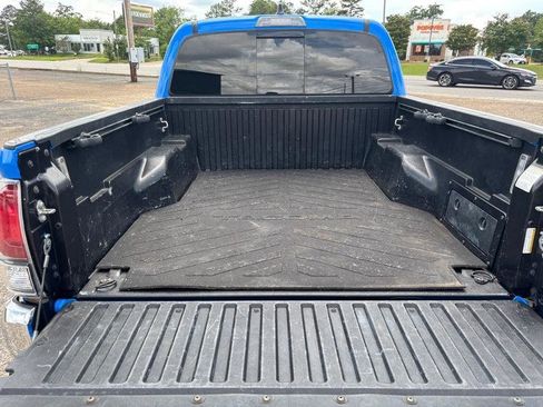 Used 2020 Toyota Tacoma SR5 RWD image 15