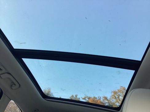 Certified 2022 Volvo XC60 B5 Momentum w/ Climate Package image 28