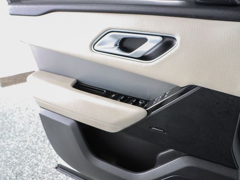 Used 2023 Land Rover Range Rover Velar R-Dynamic S image 22