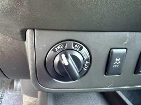 Used 2012 Nissan Frontier PRO-4X AWD/4WD image 29