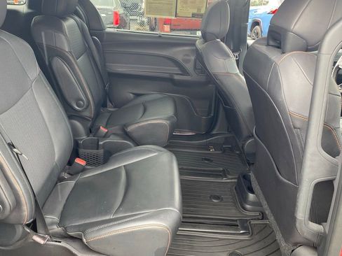 Used 2022 Toyota Sienna XSE FWD image 17