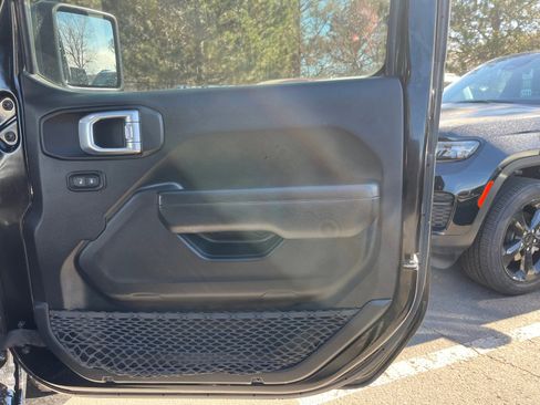 Used 2022 Jeep Gladiator Sport image 16