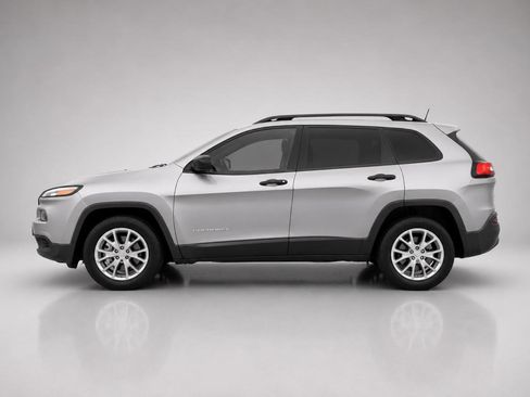 Used 2016 Jeep Cherokee Sport FWD image 2