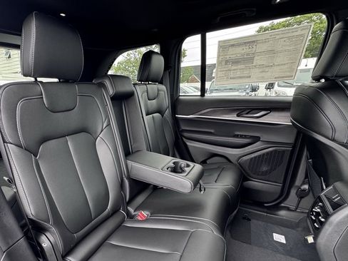 New 2025 Jeep Grand Cherokee Limited w/ Black Appearance Package image 21