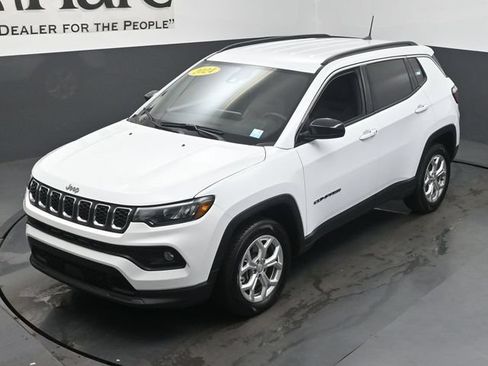 Used 2024 Jeep Compass Latitude AWD/4WD image 50