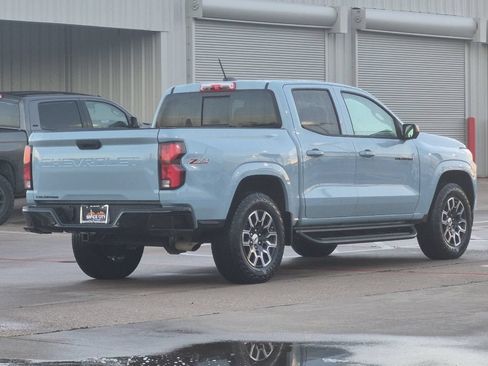 Used 2025 Chevrolet Colorado Z71 w/ Technology Package AWD/4WD image 6