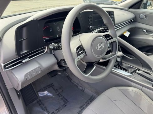 Certified 2024 Hyundai Elantra SE FWD image 18