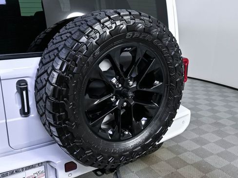 Used 2021 Jeep Wrangler Unlimited Sahara AWD/4WD image 35