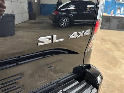 Used 2024 Nissan Frontier SL w/ Technology Package image 12