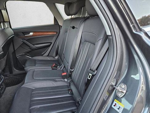 Used 2022 Audi Q5 2.0T Premium w/ Convenience Package image 19