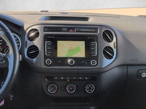 Used 2013 Volkswagen Tiguan SE image 14