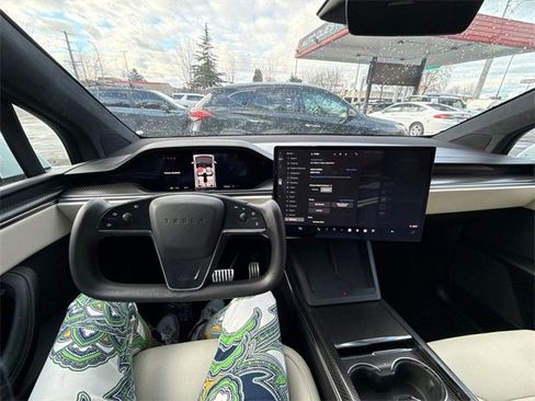 Used 2022 Tesla Model X Plaid image 4