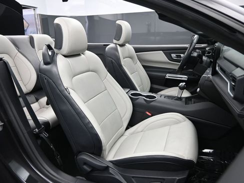 Used 2024 Ford Mustang Premium image 31