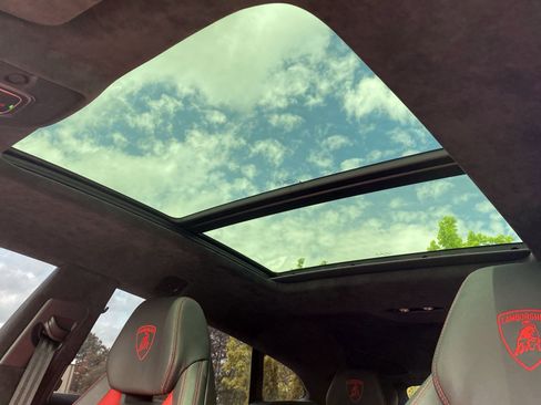 Used 2022 Lamborghini Urus image 8