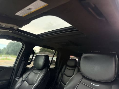 Used 2019 Cadillac Escalade Platinum RWD image 20