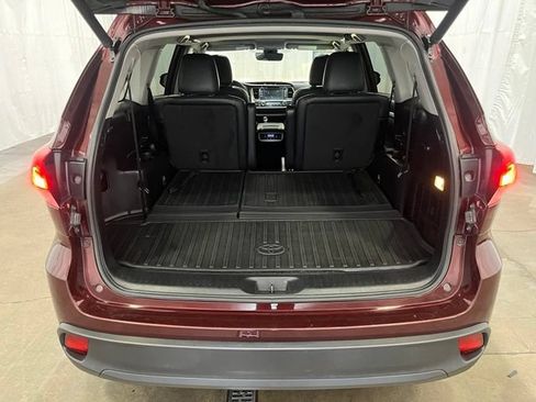 Certified 2019 Toyota Highlander XLE AWD/4WD image 14