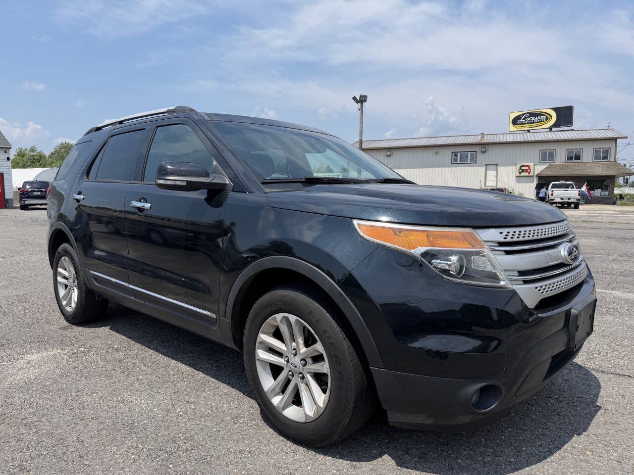 Used 2014 Ford Explorer XLT w/ Equipment Group 202A AWD/4WD image 1